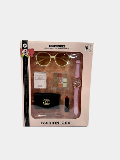 صورة مجموعة "فاشن جيرل" هي مجموعة إكسسوارات تجميل وأزياء مصممة للفتيات